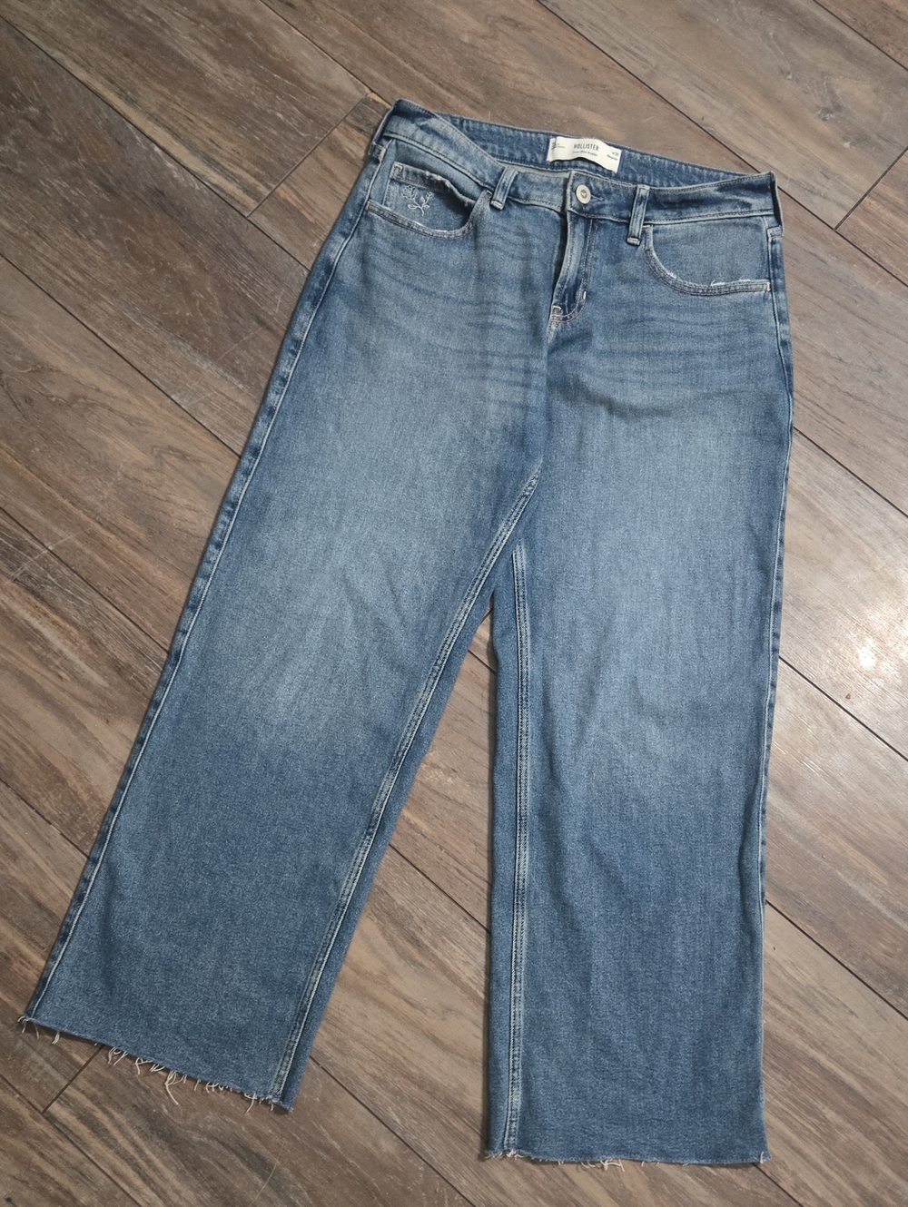 Hollister Low-Rise Baggy Jeans